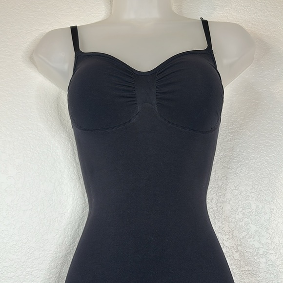 SKIMS Seamless Sculpt Black LOW BACK MID THIGH BODYSUIT Size Medium NWOT - Picture 9 of 13